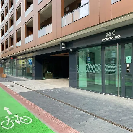 Urban C707, Free Garage Parking ブラチスラヴァ